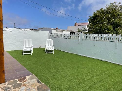 Agradable Mini Casa De Madera Con Jard�n Amplio