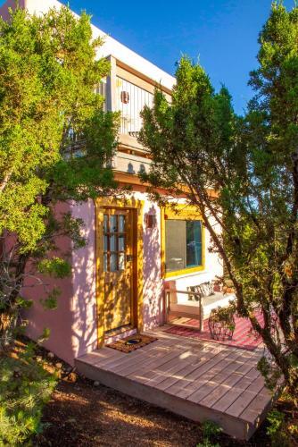 Casa Strega - Beautiful, Colorful Santa Fe Getaway (w/views!)