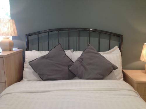 Hostal ** Special Offer ** Half Price - Book Your Double Room With Us Now