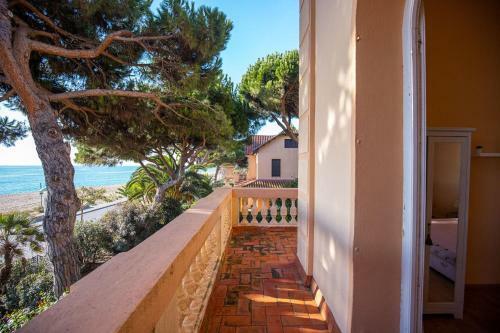 Heritage Beach Villa North Barcelona