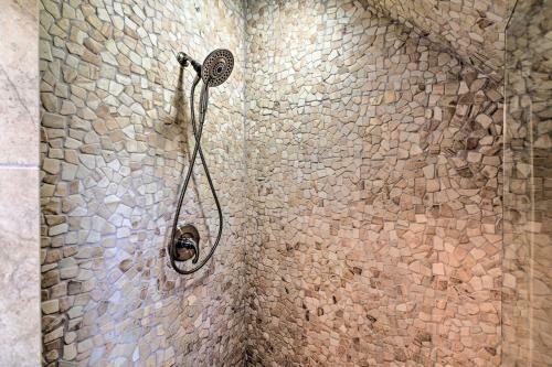 Apartamento Stylish Studio With Fireplace About 3 Mi From Dtwn!