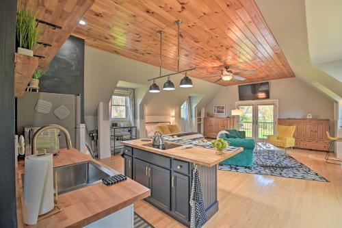 Apartamento Stylish Studio With Fireplace About 3 Mi From Dtwn!