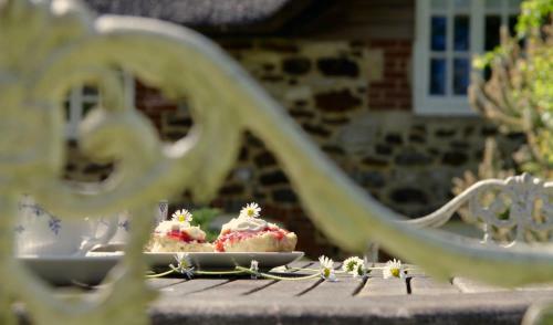 Stunning 3-bed Thatched Cottage In Dorset