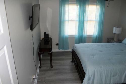 Cheerful 2-bedroom, 2 Bath With Private Parking