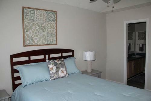 Cheerful 2-bedroom, 2 Bath With Private Parking