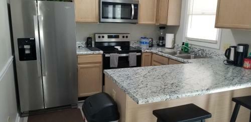 Cheerful 2-bedroom, 2 Bath With Private Parking