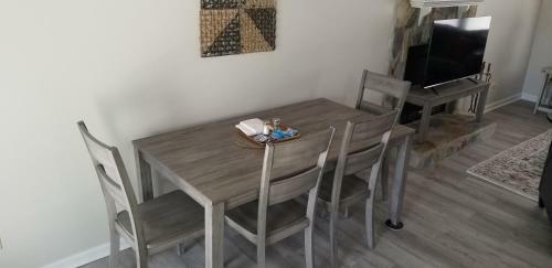 Cheerful 2-bedroom, 2 Bath With Private Parking