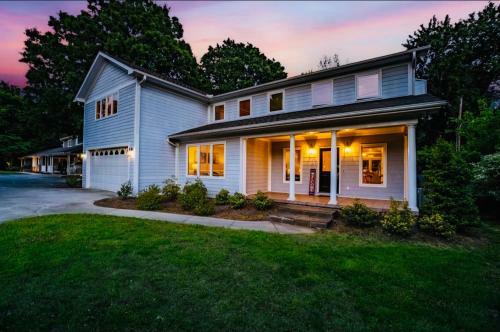 King Bed, Home Theater, Pool Table, Game Room, Fireplace