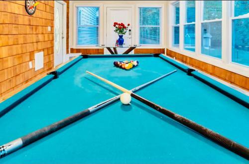 King Bed, Home Theater, Pool Table, Game Room, Fireplace