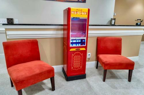 King Bed, Home Theater, Pool Table, Game Room, Fireplace