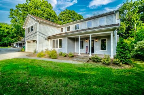 King Bed, Home Theater, Pool Table, Game Room, Fireplace