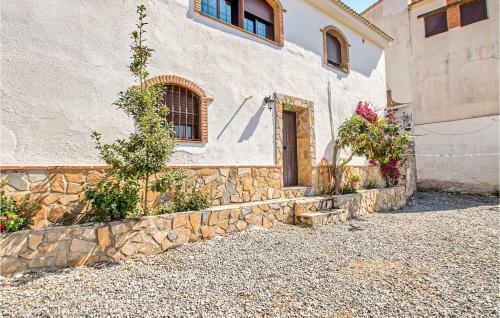 Nice Home In T�zar With 2 Bedrooms