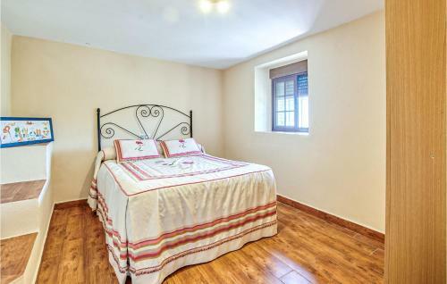Nice Home In T�zar With 2 Bedrooms