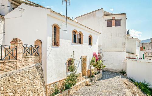 Nice Home In T�zar With 2 Bedrooms