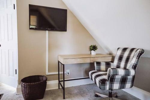 Great Location! Private, Stylish, Mins To Dt