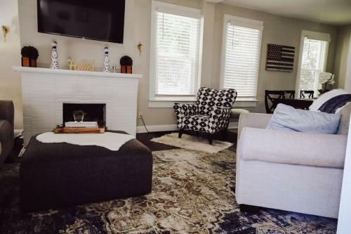 Great Location! Private, Stylish, Mins To Dt