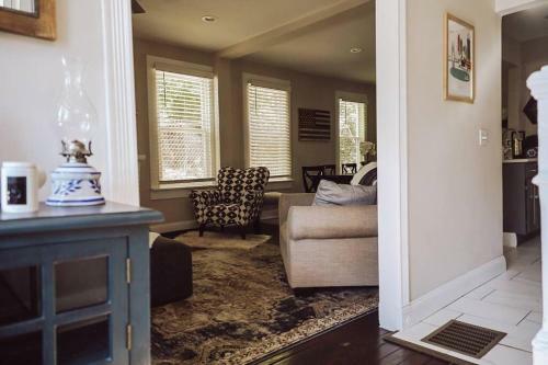 Great Location! Private, Stylish, Mins To Dt