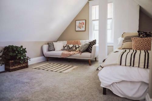 Great Location! Private, Stylish, Mins To Dt