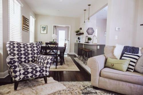 Great Location! Private, Stylish, Mins To Dt