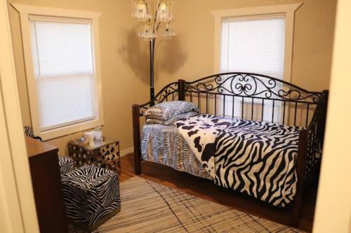 Charming 2 Bedroom Retreat Minutes From Downtown