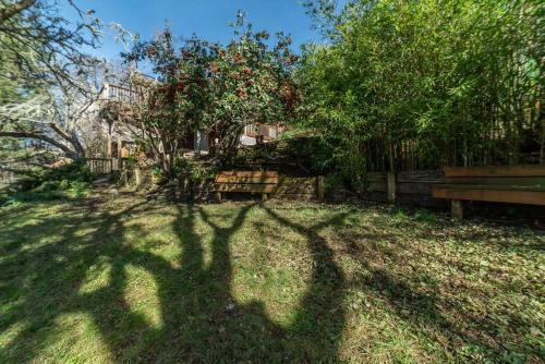Apartamento Breathtaking 1-bedroom 1-bath Treehouse