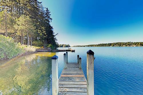 Marty's Lakehouse On The Coast