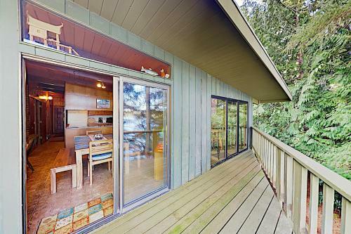Marty's Lakehouse On The Coast