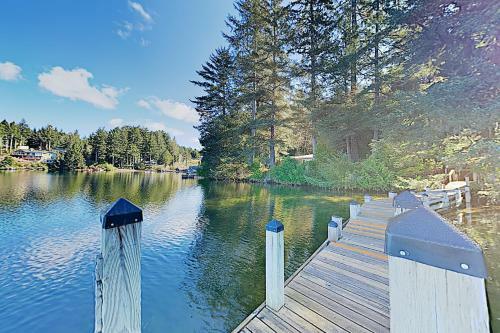 Marty's Lakehouse On The Coast