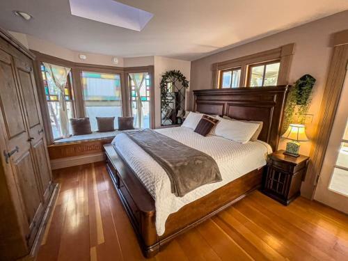 Spacious Downtown Jacksonville Studio! Hidden Gem