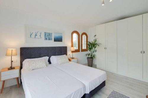 Moderne Villa,strandnah,meerblick,pool,12 Pers.,klima,schnelles Internet
