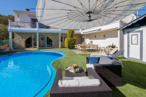 Moderne Villa,strandnah,meerblick,pool,12 Pers.,klima,schnelles Internet