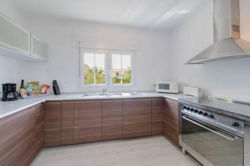 Moderne Villa,strandnah,meerblick,pool,12 Pers.,klima,schnelles Internet