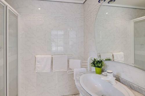 Moderne Villa,strandnah,meerblick,pool,12 Pers.,klima,schnelles Internet