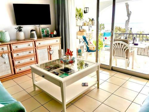 Luxurious 2 Bed Apartment With Amazing Beach Views
