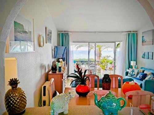 Luxurious 2 Bed Apartment With Amazing Beach Views