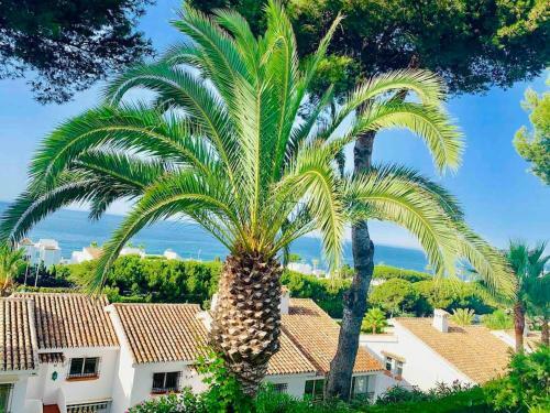 Luxurious 2 Bed Apartment With Amazing Beach Views