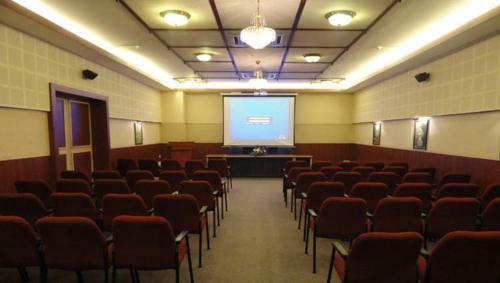 Hotel The Grand Regent