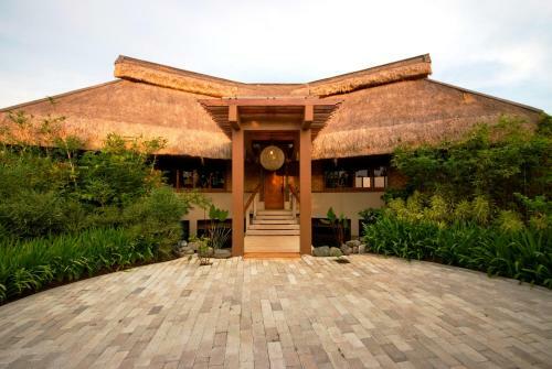 Hotel Eskaya Beach Resort And Spa