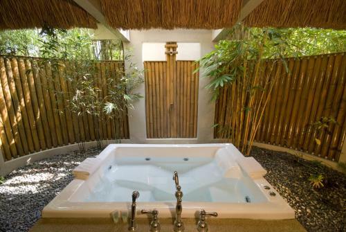 Hotel Eskaya Beach Resort And Spa