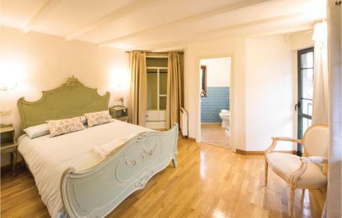 Six-bedroom Holiday Home In Cernedo