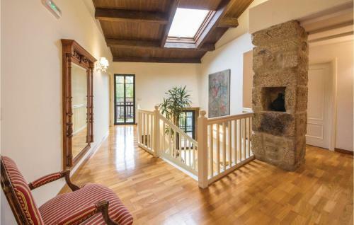 Six-bedroom Holiday Home In Cernedo