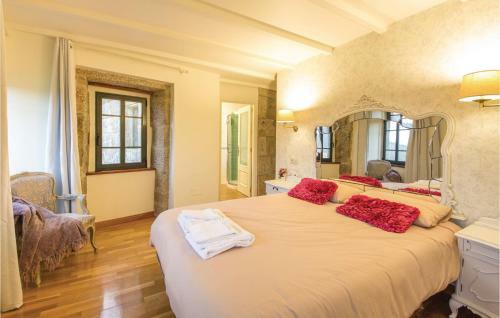Six-bedroom Holiday Home In Cernedo