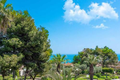Top Apartment With Sea View And Pool