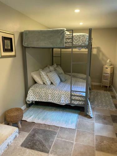 Newly Renovated 3 Bed 1.5 Bath With Close To Gsp.