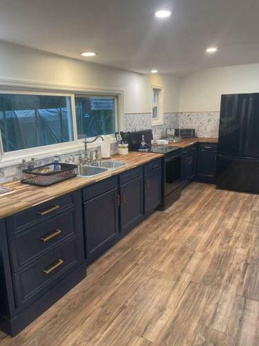 Newly Renovated 3 Bed 1.5 Bath With Close To Gsp.