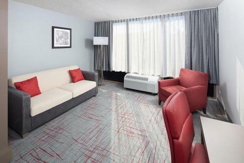 Hotel Columbia Inn & Suites