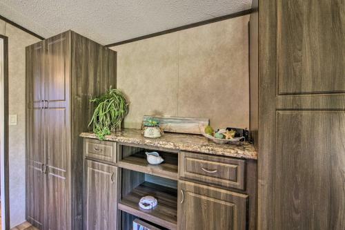 Lake Fork Getaway Tiny Home In Alba With Bbq!