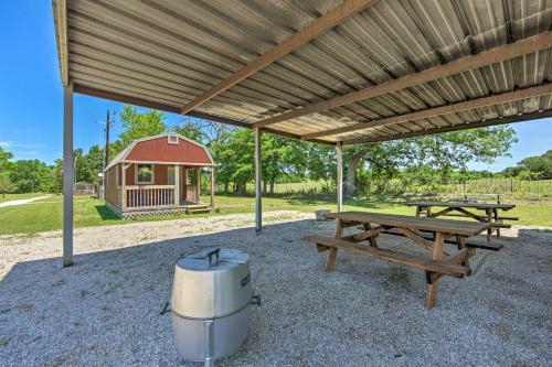 Lake Fork Getaway Tiny Home In Alba With Bbq!