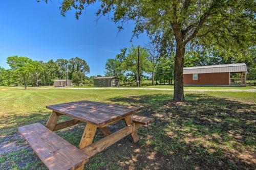 Lake Fork Getaway Tiny Home In Alba With Bbq!