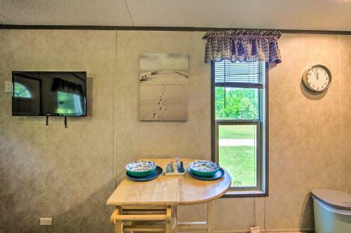 Lake Fork Getaway Tiny Home In Alba With Bbq!